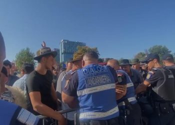 Fermierii protesteaza in Bucuresti sustinand ca sunt pe cale sa falimenteze din causa interzicerii