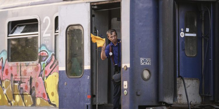 Miruta il cheama pe seful CFR Calatori dupa reactiile pasagerilor 86 dintre acestia nu ar