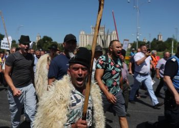 Seful ANSVSA anunta constituirea unei celule de criza dupa protestul violent al oierilor Ii inteleg