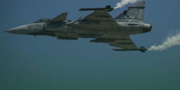 Ungaria a trimis avioane de lupta NATO la granita cu Romania Un avion de pasageri din China nu a