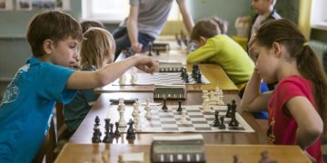 Viitorii profesori vor invata sa predea sah vor putea sa se integreze direct in sistem solicitand o ora