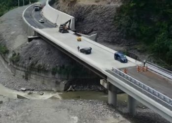 Centura Comarnic se apropie de finalizare A inceput turnarea asfaltului Lucrarile avanseaza conform
