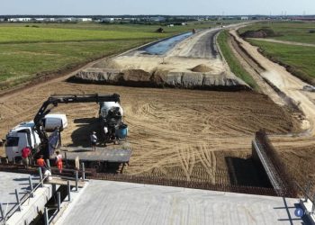 Cum arată din dronă cel mai nou segment al Autostrăzii A0. „Este finalizat în proporție de 91,5%. Inaugurarea va avea loc la sfârșitul... 5 Cum arata din drona cel mai nou segment al Autostrazii A0 este finalizat in proportie de 915 inaugurarea va avea loc la sfarsitul