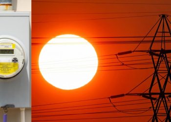 Cum se economiseste energia in tara un primar citeste la lampa in timp ce altul nu poate opri iluminatul