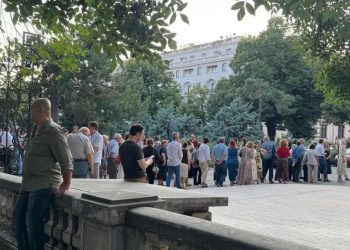 Dan Voiculescu Coada de la Ateneul Roman reflecta o Romanie pe care o vedem prea rar