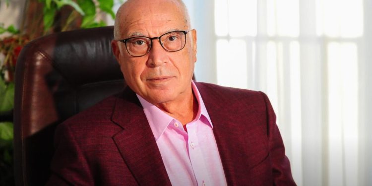 Dan Voiculescu: „Mari schimbări se realizează prin acțiuni mici, realizate cu seriozitate”. Lecția... 1 Dan Voiculescu Mari schimbari se realizeaza prin actiuni mici realizate cu seriozitate Lectia