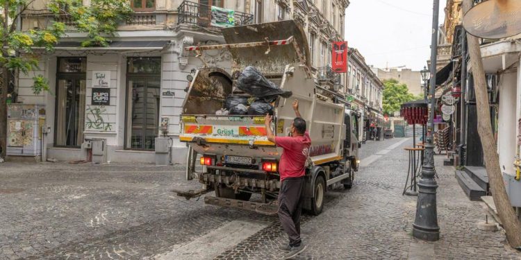 Noi reglementări privind salubrizarea în București. Primăria: Implementăm sistemul „Plătești în funcție de cât arunci”… 1 noi reglementari privind salubrizarea in bucuresti primaria implementam sistemul platesti in functie de cat arunci