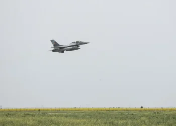 Două F-16, ridicate după detectarea unor drone lângă graniță