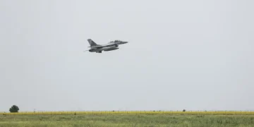 Două F-16, ridicate după detectarea unor drone lângă graniță