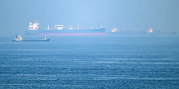 Un cargo cu cereale, lovit de drone lângă o platformă OMV Petrom din Marea Neagră