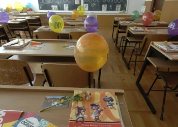 Uniformele școlare obligatorii în învățământul preuniversitar stârnesc dezbateri online