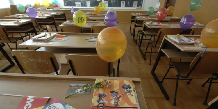 Uniformele școlare obligatorii în învățământul preuniversitar stârnesc dezbateri online